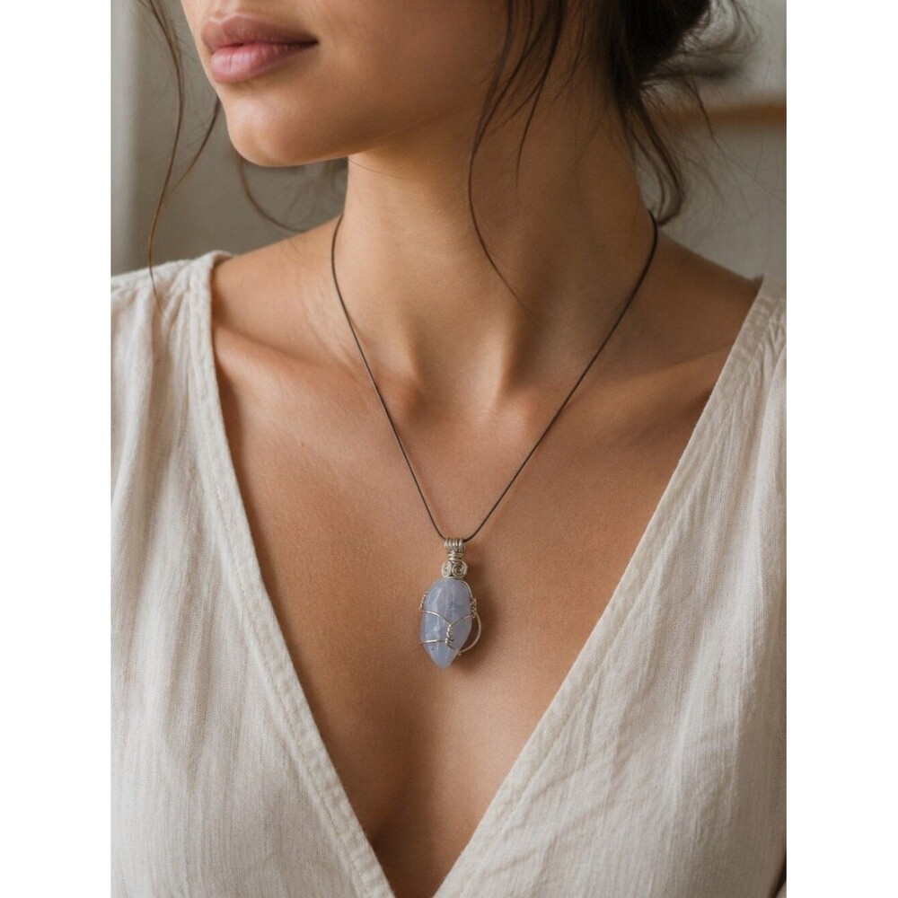 Chalcedony Pendant Blue 925 Chunky Wire Frame Teardrop Solitaire Twisted Wire Th